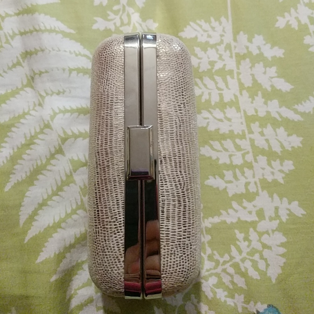 Carolee small gold clutch - Picture 2 of 4